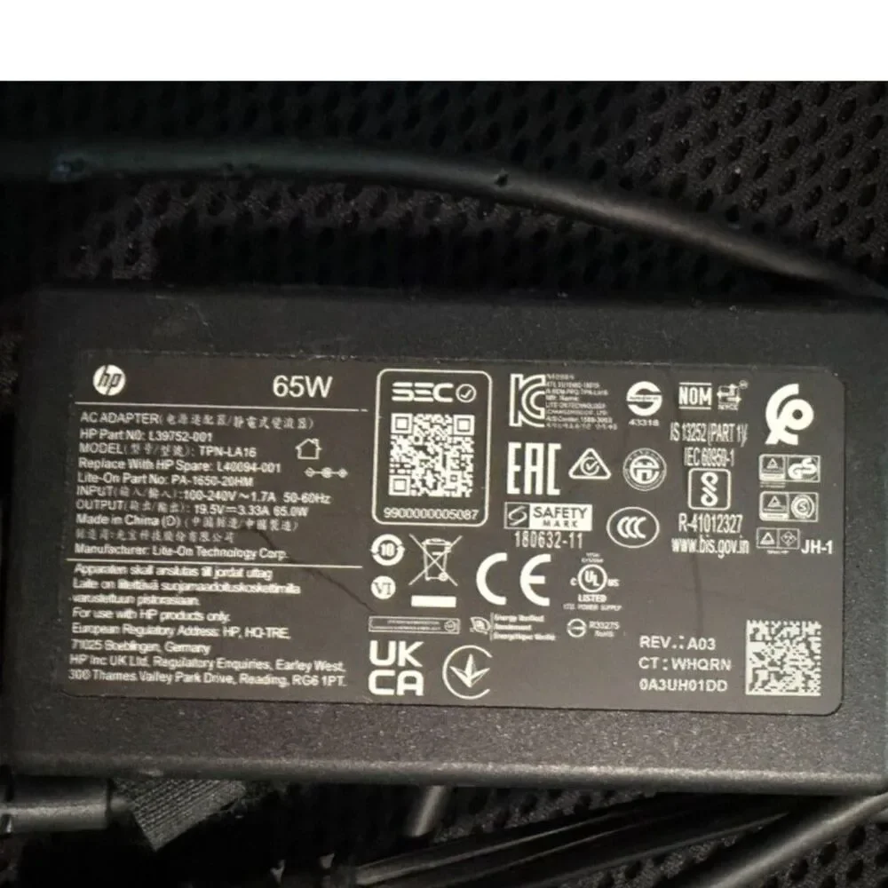 HP 65W AC adapter